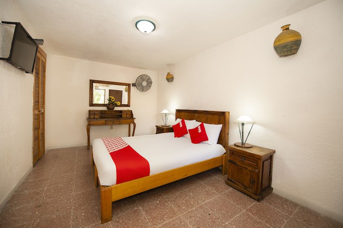 Imagen de la habitación del Hotel El Meson De La Luna. Foto 2
