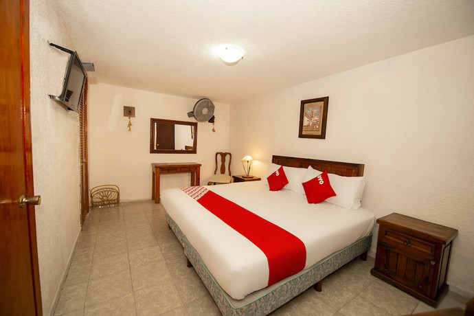 Imagen de la habitación del Hotel El Meson De La Luna. Foto 5