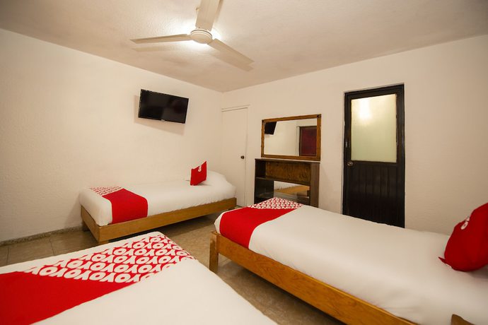 Imagen de la habitación del Hotel El Meson De La Luna. Foto 7
