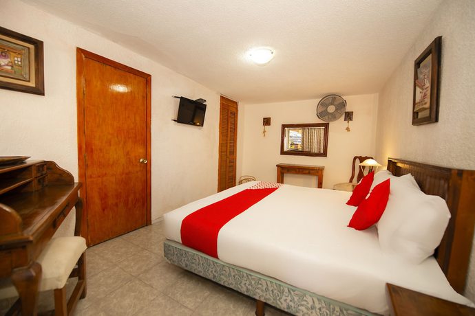 Imagen de la habitación del Hotel El Meson De La Luna. Foto 11