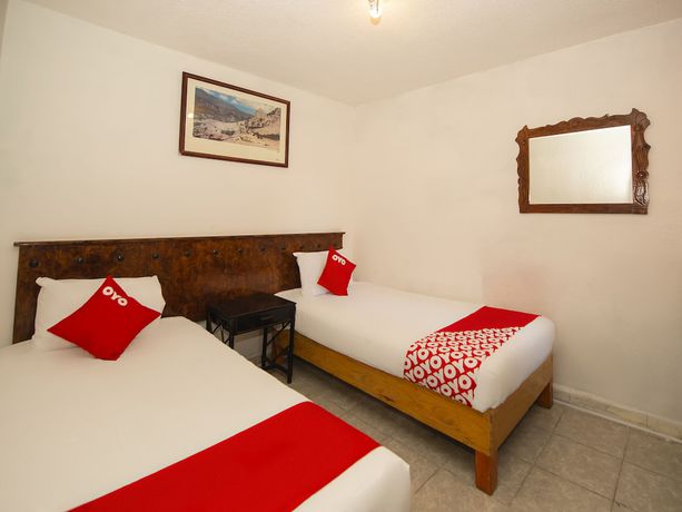 Imagen de la habitación del Hotel El Meson De La Luna. Foto 12