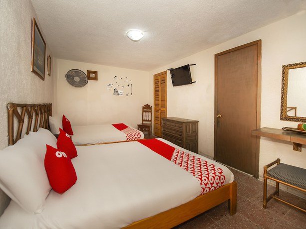 Imagen de la habitación del Hotel El Meson De La Luna. Foto 13