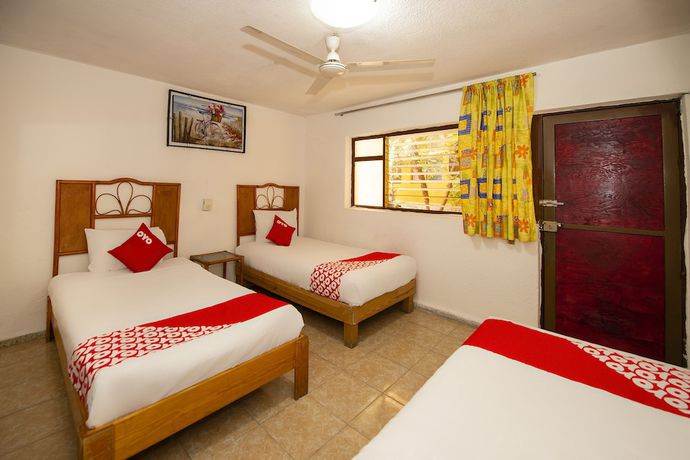 Imagen de la habitación del Hotel El Meson De La Luna. Foto 14