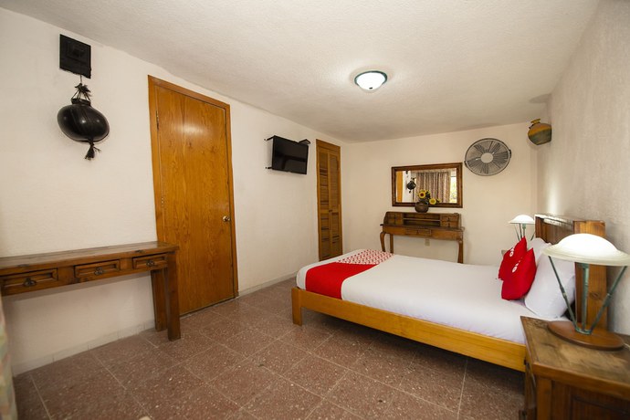 Imagen de la habitación del Hotel El Meson De La Luna. Foto 16
