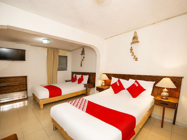 Imagen de la habitación del Hotel El Meson De La Luna. Foto 17