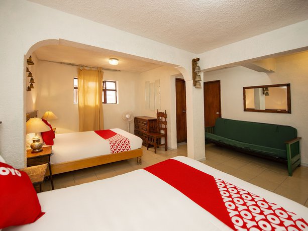 Imagen de la habitación del Hotel El Meson De La Luna. Foto 18