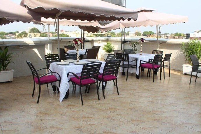 Imagen del bar/restaurante del Hotel El Mimosa Complex, Douala. Foto 5