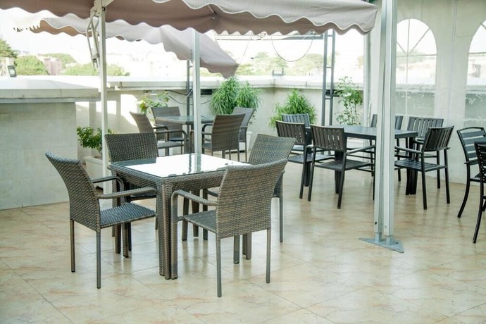 Imagen del bar/restaurante del Hotel El Mimosa Complex, Douala. Foto 6
