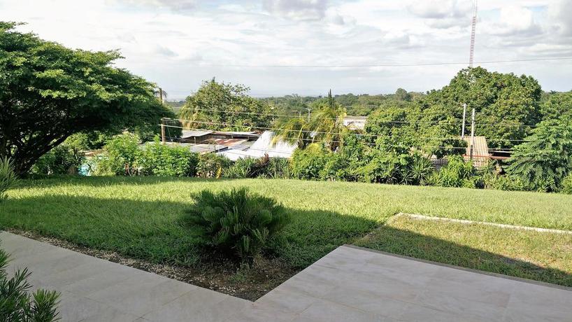 Imagen de los exteriores del Hotel El Mirador Suites and Lounge. Foto 5