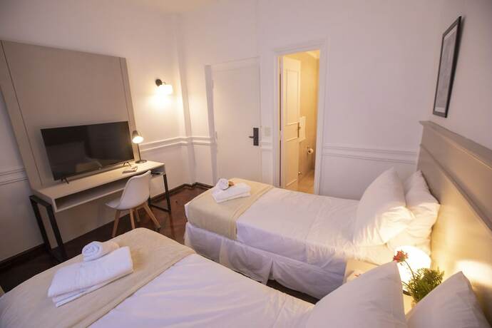 Imagen de la habitación del Hotel El Misti Buenos Aires Centro. Foto 12
