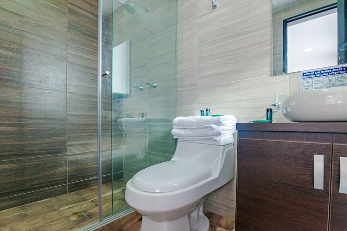 Imagen de la habitación del Hotel El Monarca. Foto 9