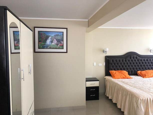 Imagen de la habitación del Hotel El Monarca Suite. Foto 15