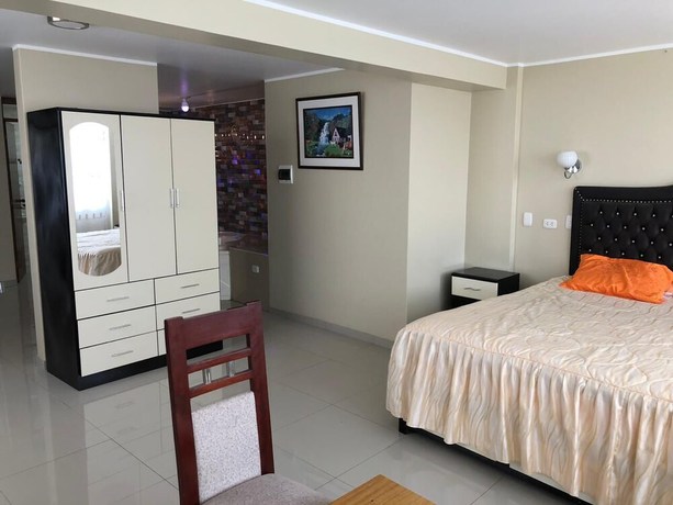 Imagen de la habitación del Hotel El Monarca Suite. Foto 17