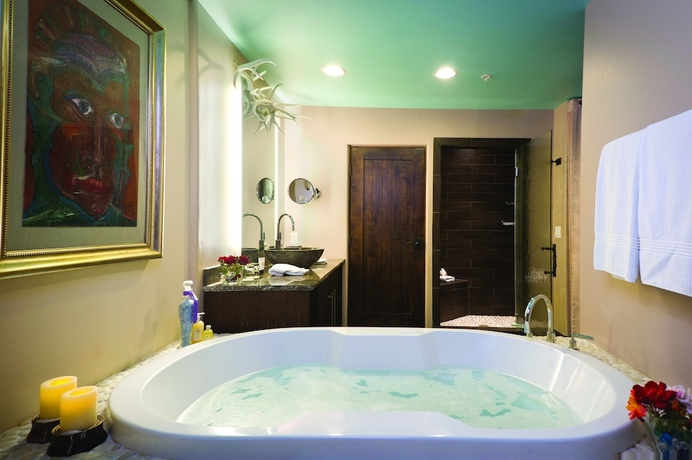 Imagen de la habitación del Hotel El Monte Sagrado Living Resort and Spa. Foto 5