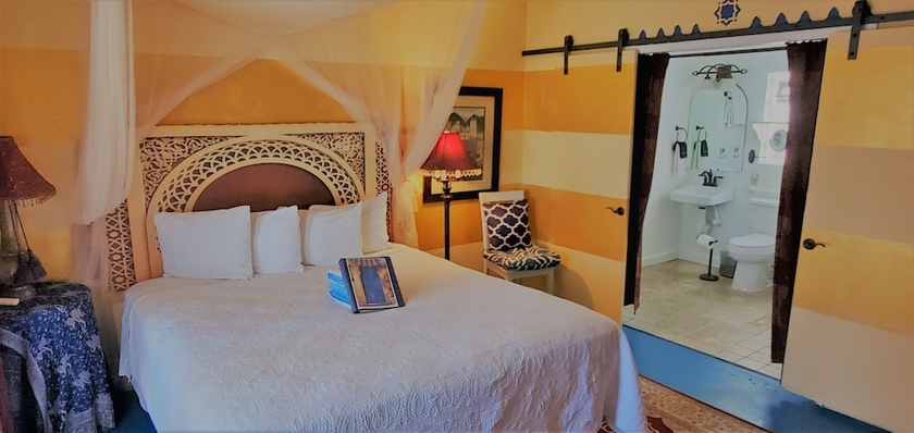 Imagen de la habitación del Hotel El Morocco Inn and Spa Resort. Foto 9
