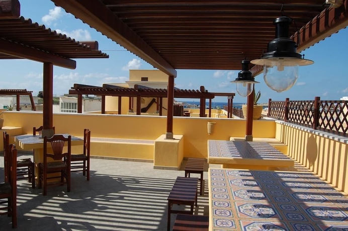 Imagen de los exteriores del Hotel El Mosaico Del Sol. Foto 8