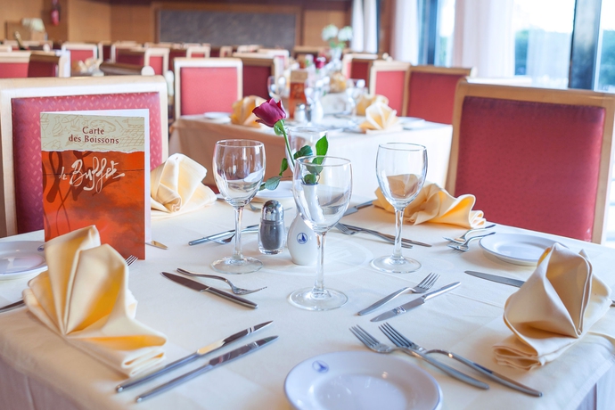 Imagen del bar/restaurante del Hotel El Mouradi Africa Tunis. Foto 2