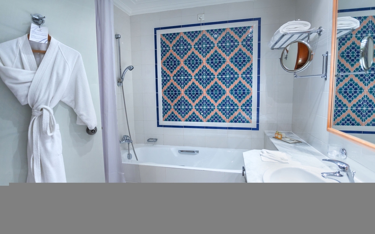 Imagen de la habitación del Hotel El Mouradi Africa Tunis. Foto 10