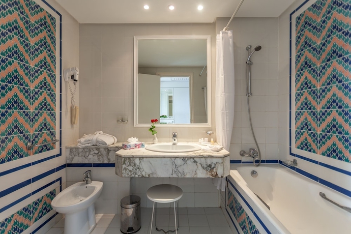 Imagen de la habitación del Hotel El Mouradi El Menzah. Foto 8