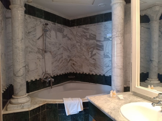 Imagen de la habitación del Hotel El Mouradi El Menzah. Foto 9