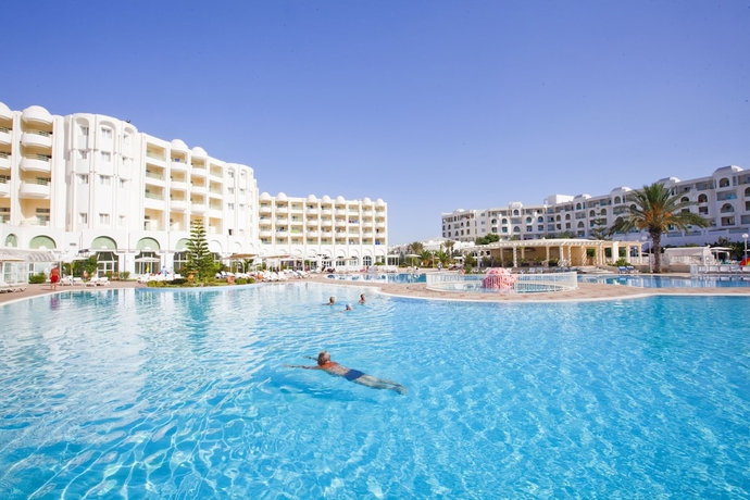 Imagen de la piscina del Hotel El Mouradi El Menzah. Foto 17