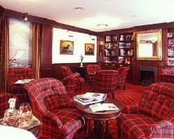 Imagen de los interiores del Hotel El Nautico Suites. Foto 6