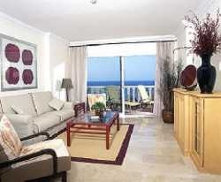 Imagen de la habitación del Hotel El Nautico Suites. Foto 5