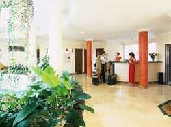 Imagen de los interiores del Hotel El Nautico Suites. Foto 7