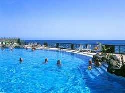 Imagen de la piscina del Hotel El Nautico Suites. Foto 8