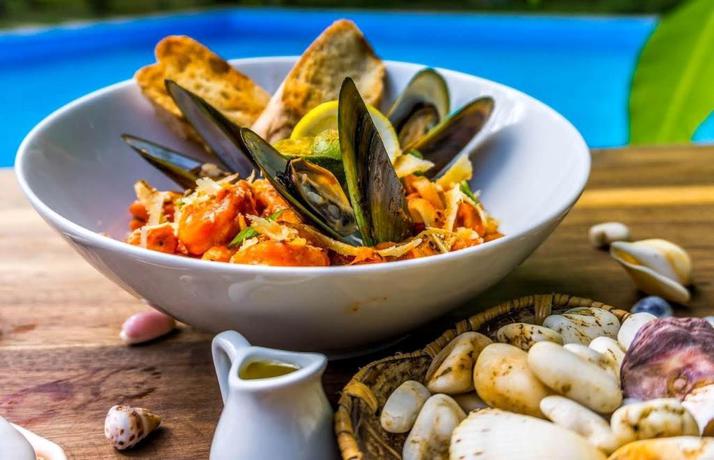 Imagen del bar/restaurante del Hotel El Nido COCO RESORT. Foto 2