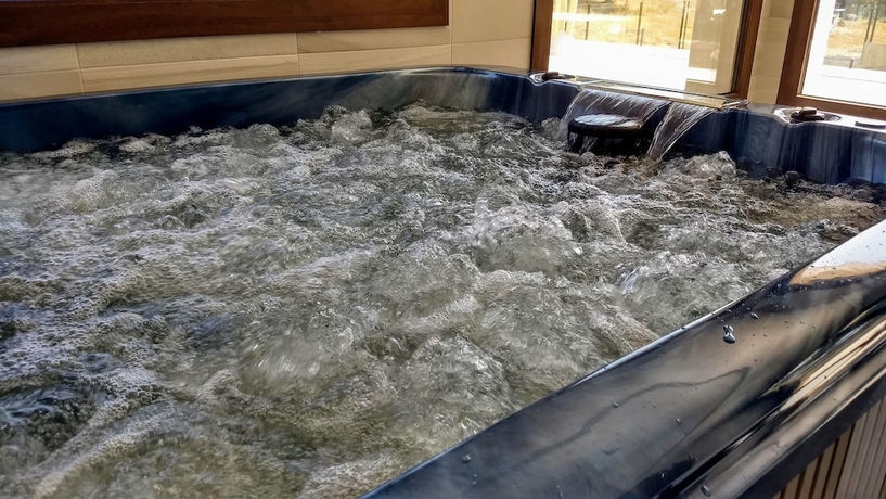 Imagen de la piscina del Hotel El Nido De Pinares. Foto 19