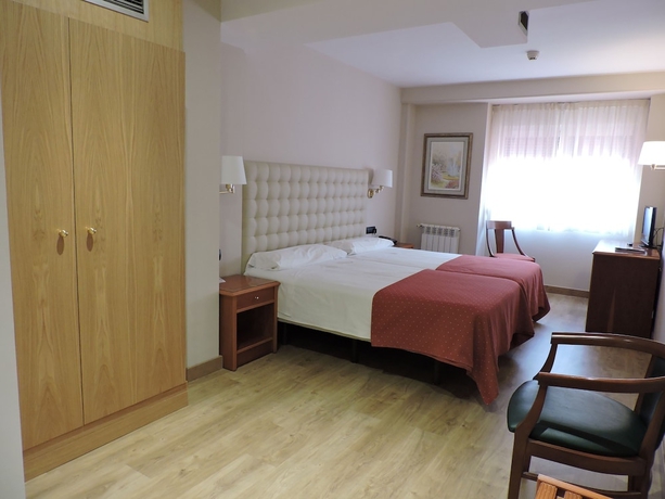 Imagen de la habitación del Hotel El Nogal. Foto 8