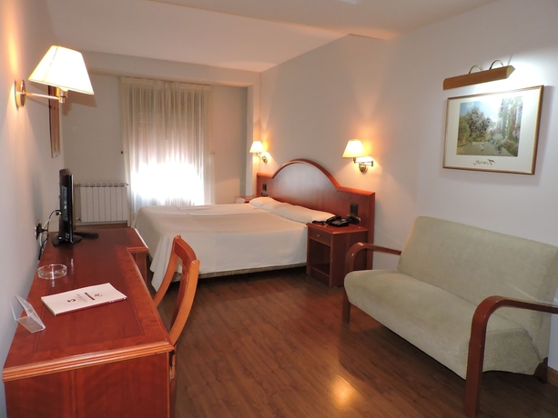 Imagen de la habitación del Hotel El Nogal. Foto 10