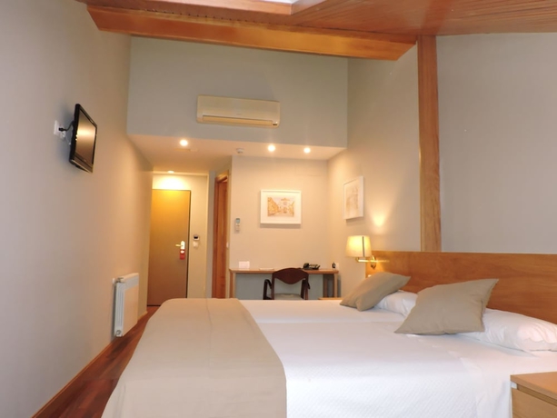 Imagen de la habitación del Hotel El Nogal. Foto 12