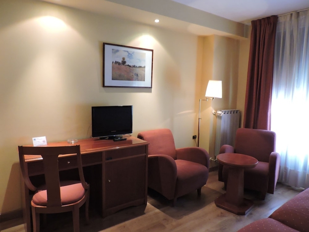 Imagen de la habitación del Hotel El Nogal. Foto 15