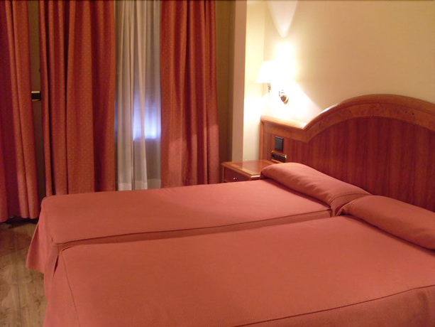 Imagen de la habitación del Hotel El Nogal, Valladolid. Foto 7