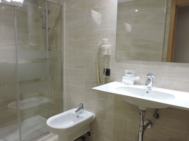 Imagen de la habitación del Hotel El Nogal, Valladolid. Foto 16