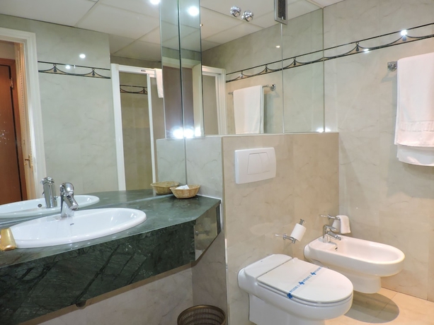 Imagen de la habitación del Hotel El Nogal, Valladolid. Foto 17