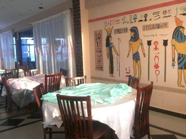Imagen del bar/restaurante del Hotel El Obayed Apartments Armed Forces. Foto 13