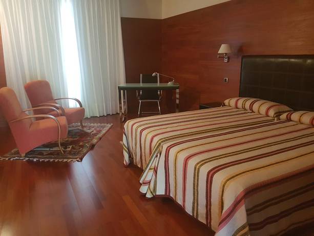 Imagen de la habitación del Hotel El Oso Pardo Gran Lujo. Foto 5