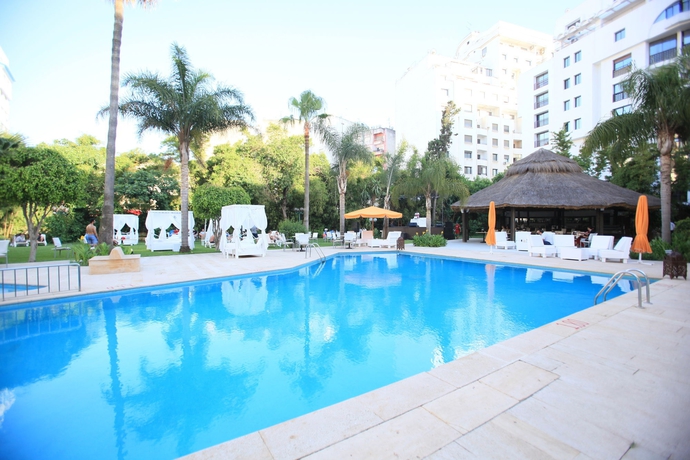 Imagen de la piscina del Hotel El Oumnia Puerto and Spa. Foto 5