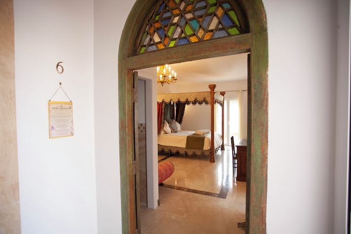 Imagen de la habitación del Hotel El Palacete de Cuevas. Foto 4