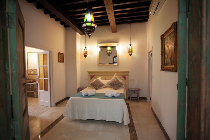 Imagen de la habitación del Hotel El Palacete de Cuevas. Foto 6