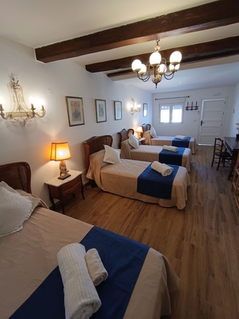 Imagen de la habitación del Hotel El Palacete de Cuevas. Foto 8