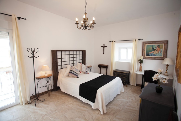 Imagen de la habitación del Hotel El Palacete de Cuevas. Foto 10