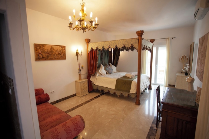 Imagen de la habitación del Hotel El Palacete de Cuevas. Foto 14