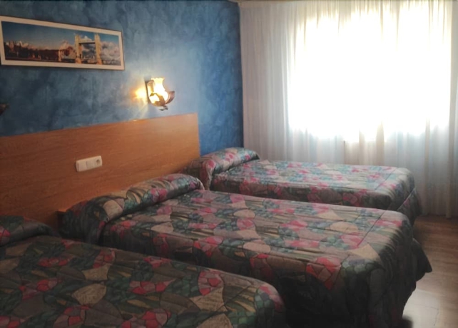 Imagen de la habitación del Hotel El Palacio, Comarca del Deza - Lal&iacute;n. Foto 10