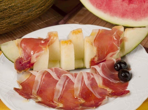 Imagen del bar/restaurante del Hotel El Palacio. Foto 4