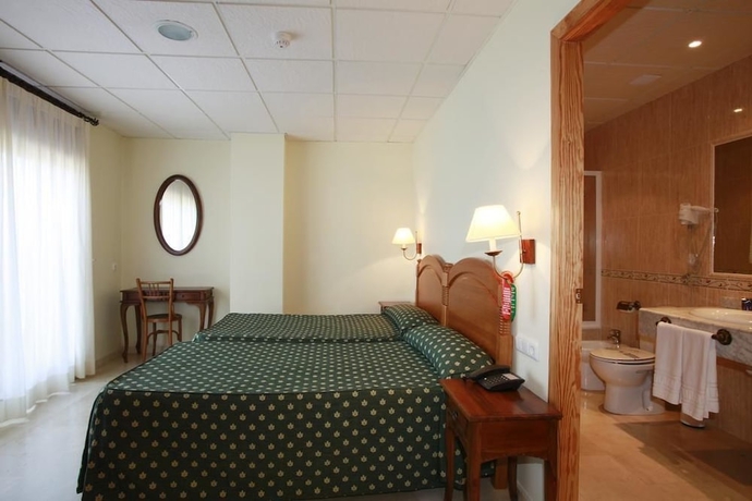 Imagen de la habitación del Hotel El Palacio de Montanejos. Foto 12