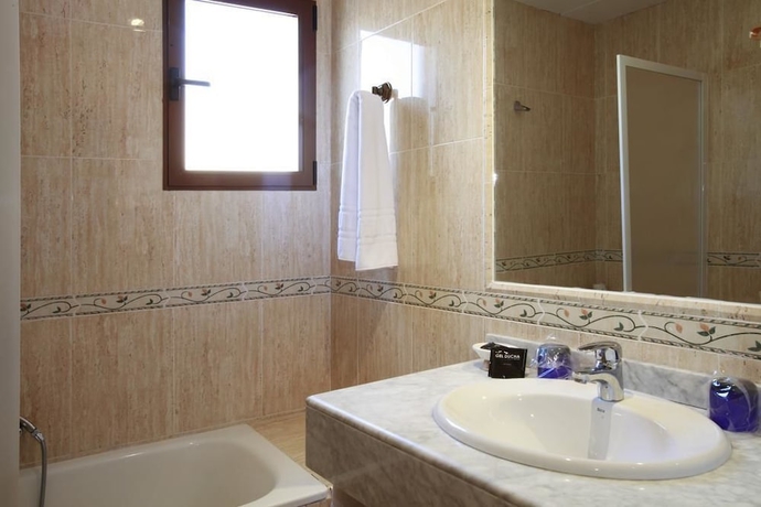 Imagen de la habitación del Hotel El Palacio de Montanejos. Foto 15